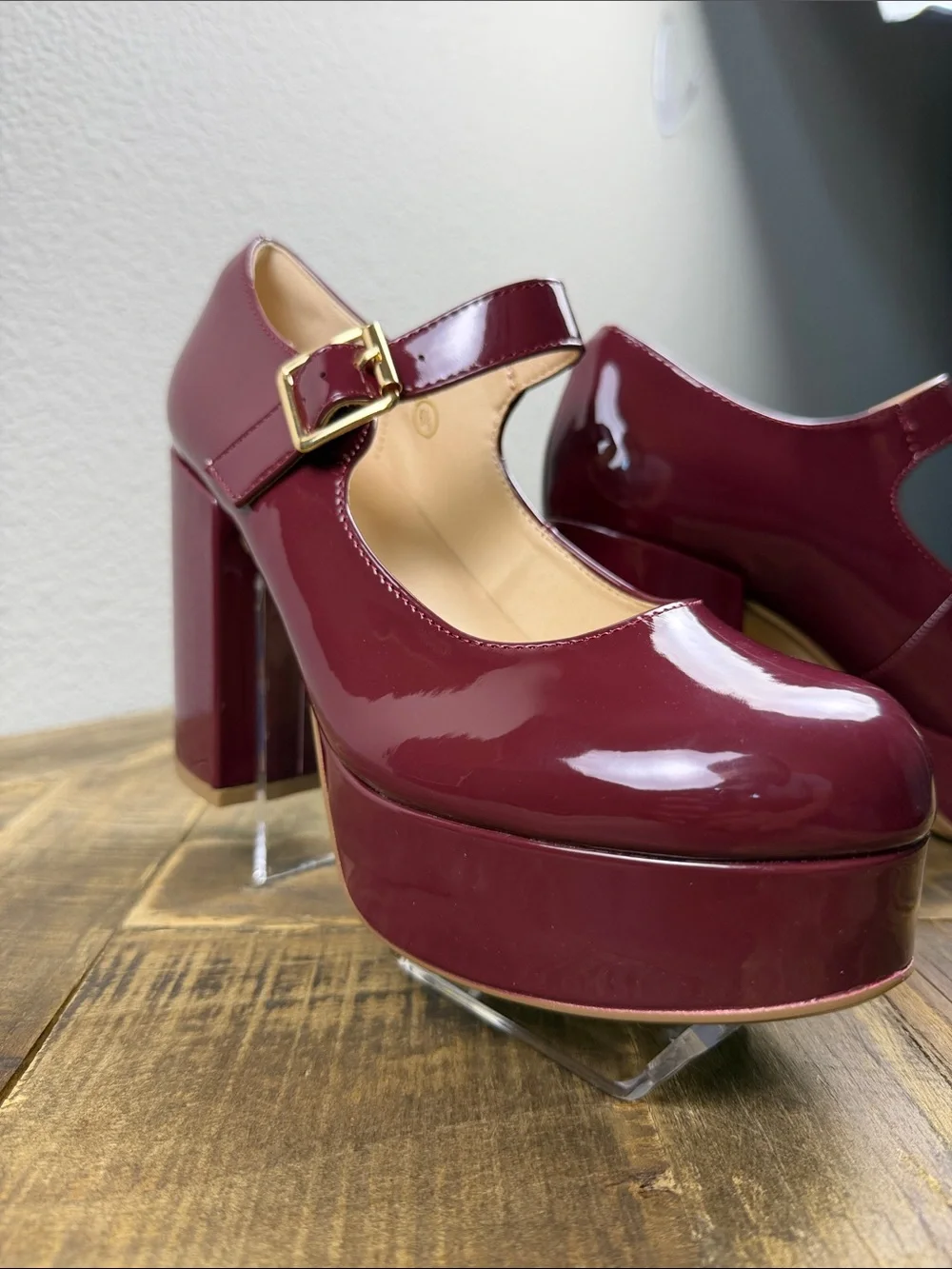 Size 6.5 Coutgo Platform Mary Jane Heels in Burgundy Patent